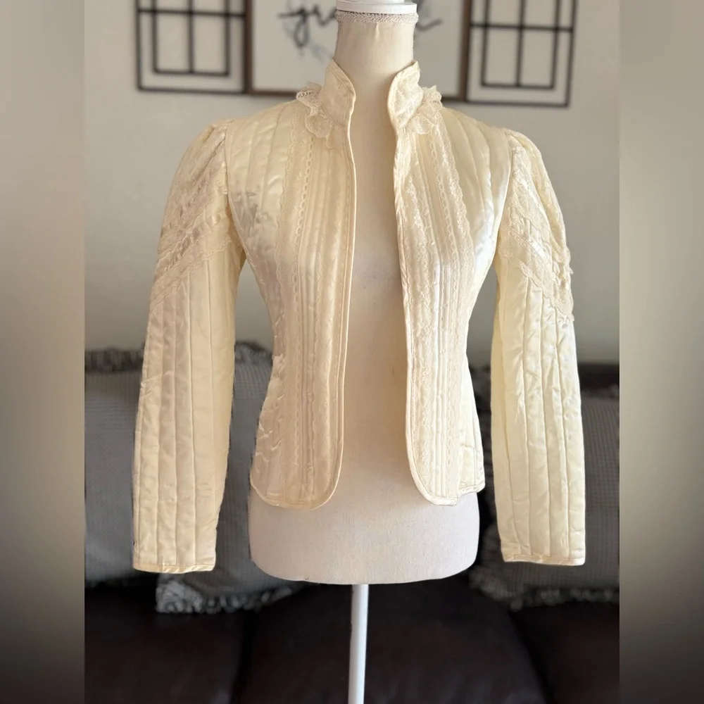 VTG Jessica's Gunne Sax Quilted Long Sleeve Satin
Lace Trim Open Prairie Jacket - Picture 2 of 16